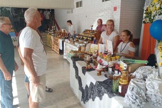 Na Sajmu šljive u Gradačcu i 8. međunarodni sajam pčelarstva