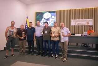 Uručeni pehari i medalje za najbolji med 8. sajma pčelarstva