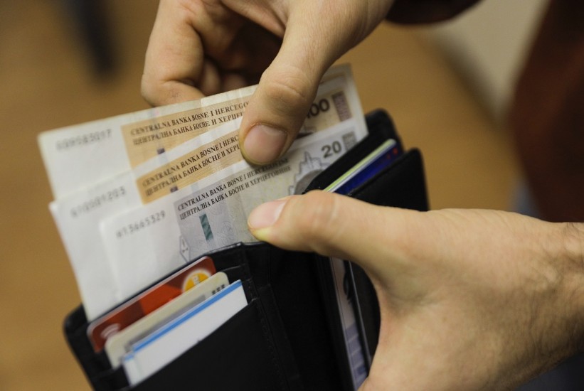 Juli donio rast plata u svim sektorima: Najveći skok u finansijama i IT-u