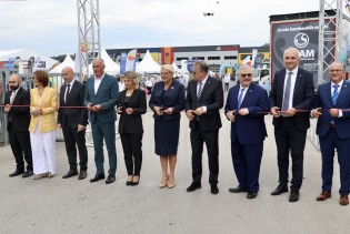 Svečano prerezana vrpca na 19. međunarodnom sajmu privrede u Tešnju