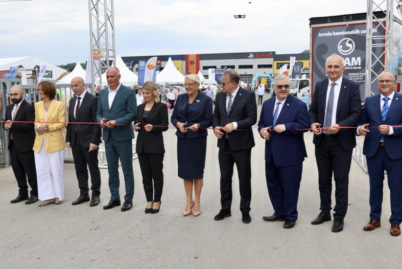 Svečano prerezana vrpca na 19. međunarodnom sajmu privrede u Tešnju