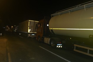 Noć proveli na cesti: Prevoznici najavili još veći obim protesta