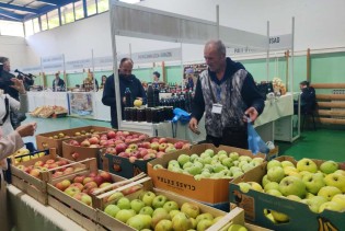 Sajam 'Dani jabuke' u Goraždu okupio više od 80 izlagača iz regiona