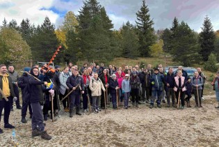 Uposlenici Centrotransa u akciji pošumljavanja: 1.200 novih sadnica na Igmanu