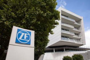 Njemački dobavljač automobila ZF će otpustiti 7.600 radnika do 2030.