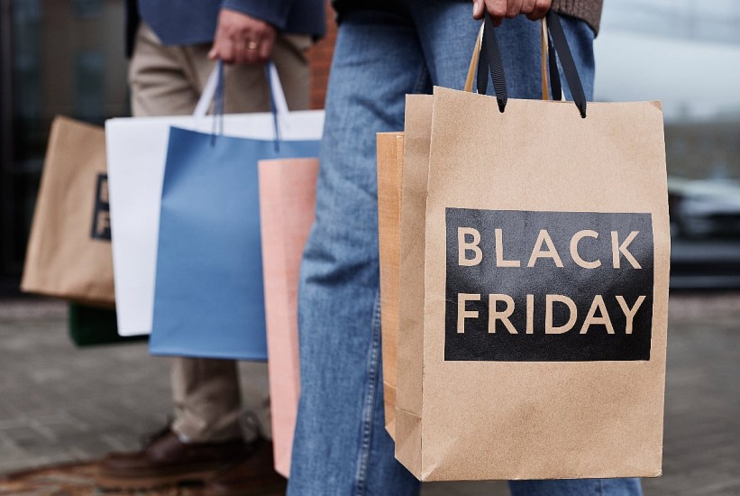 Rekordan broj kupaca u SAD-u za Black Friday, ali manje popusta zbog visokih cijena