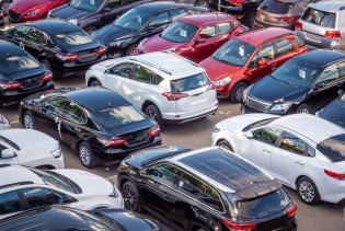 Nova pravila u EU: Nova vozila moraju imati uključena i poziciona svjetla