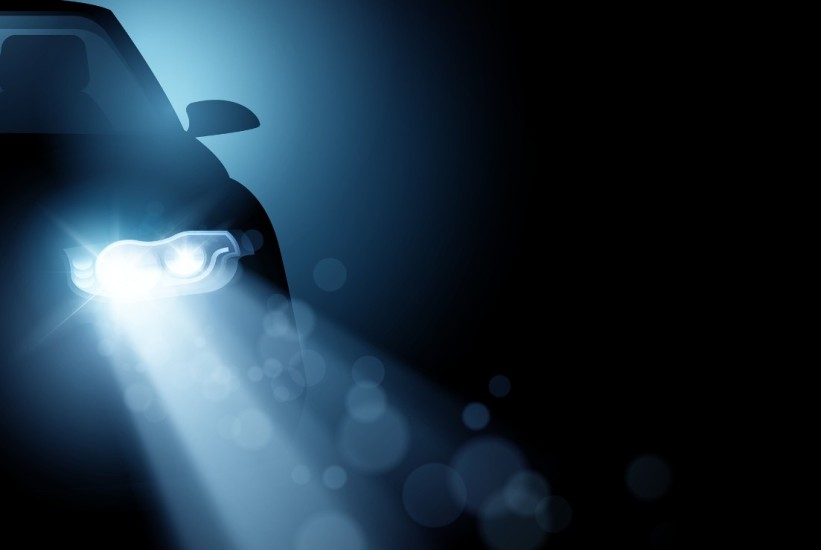 Veliki problem za vozače: Većina je zaslijepljena svjetlima drugih vozila
