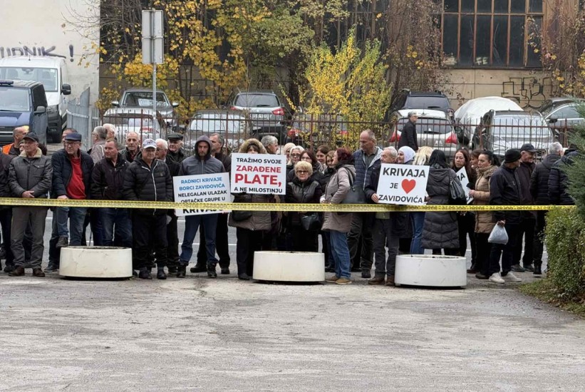 Bivši radnici Krivaje na protestima pred zgradom Vlade FBiH