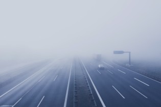 Kako da vozite po magli, šta nikako ne smijete da radite