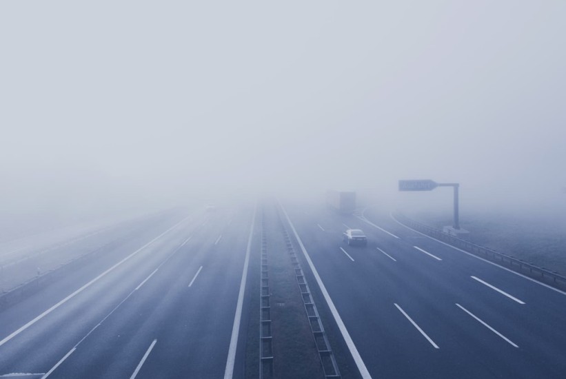 Kako da vozite po magli, šta nikako ne smijete da radite