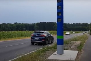 Znate li čemu služe plavi stubovi na njemačkim putevima
