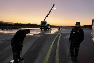 Važan projekat: Počela instalacija rasvjete na pisti Aerodroma Tuzla