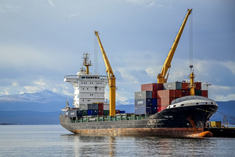 Kina suspenduje 'posebne lučke takse' za američke brodove