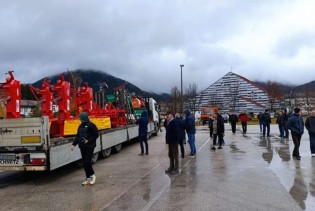 Općina Kupres jača poljoprivredu: Uručeni traktorski priključci