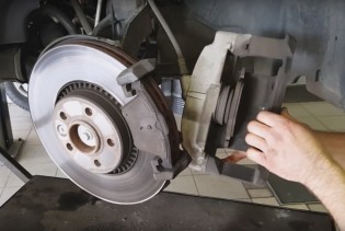 Zamjena kočionih pločica: Treba li ih promijeniti na sva četiri točka?