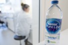 Nestlé na prekretnici: Prodaje pola carstva vode