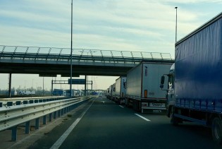 Kamioni blokirali granični prelaz Svilaj