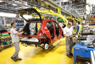 Radnici Revoza pripremaju štrajk