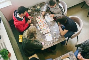 U Beču otvoren kafić u kojem je zabranjeno koristiti mobitel