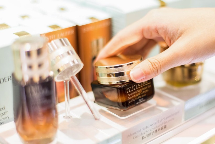 Estée Lauder mijenja globalni marketing model: WPP preuzima medijsko planiranje