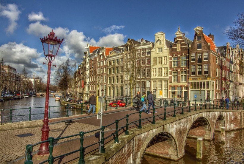 Amsterdam zabranio reklame za meso i fosilna goriva u javnom prostoru