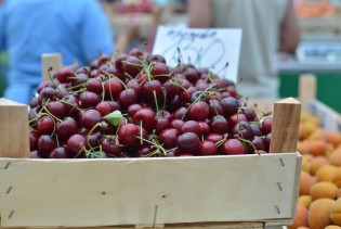 Visoke cijene trešanja na zagrebačkim pijacama šokirale građane