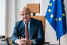 De Guindos: ECB mora biti oprezan u odluci o kamatama usred energetskog šoka