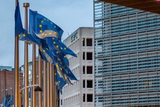 Evropska komisija: Bankarski sektor EU stabilan, ali nedovoljno konkurentan