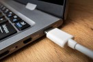 Nemate punjač za laptop? Evo kako ga možete napuniti