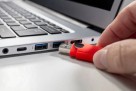 Šta znači oznaka "DP" pored USB priključka?