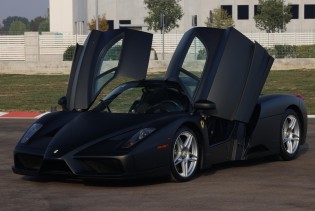 Na prodaju jedini Ferrari Enzo na svijetu u mat crnoj boji